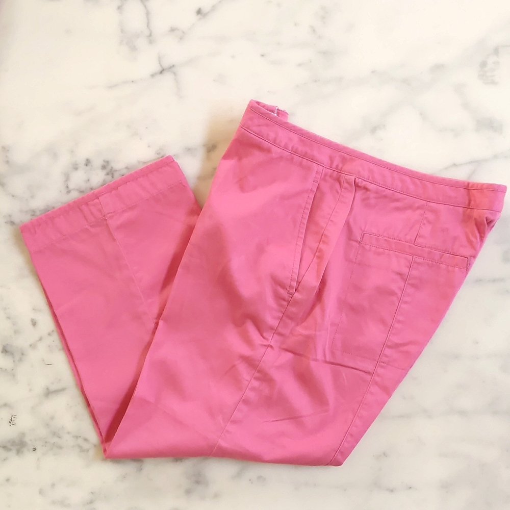 NWOT. BCBG MaxAzria 100% Cotton Cropped pant with real pockets.